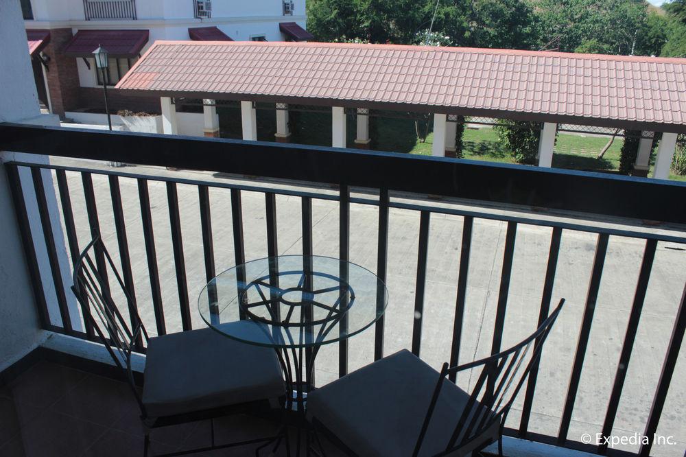 Ilocos Norte Hotel & Convention Center Laoag Exterior foto