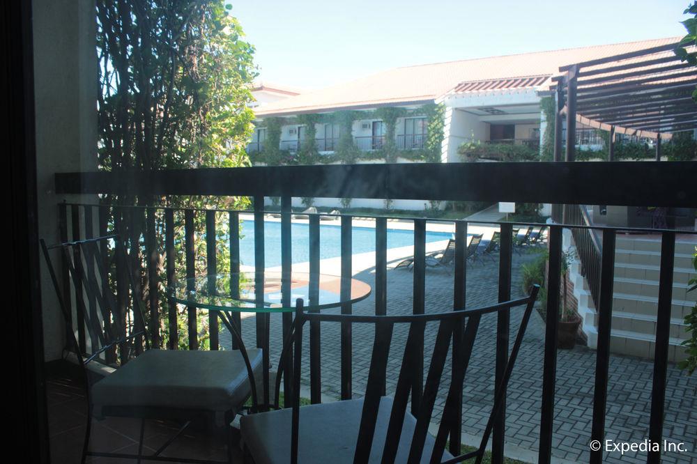 Ilocos Norte Hotel & Convention Center Laoag Exterior foto