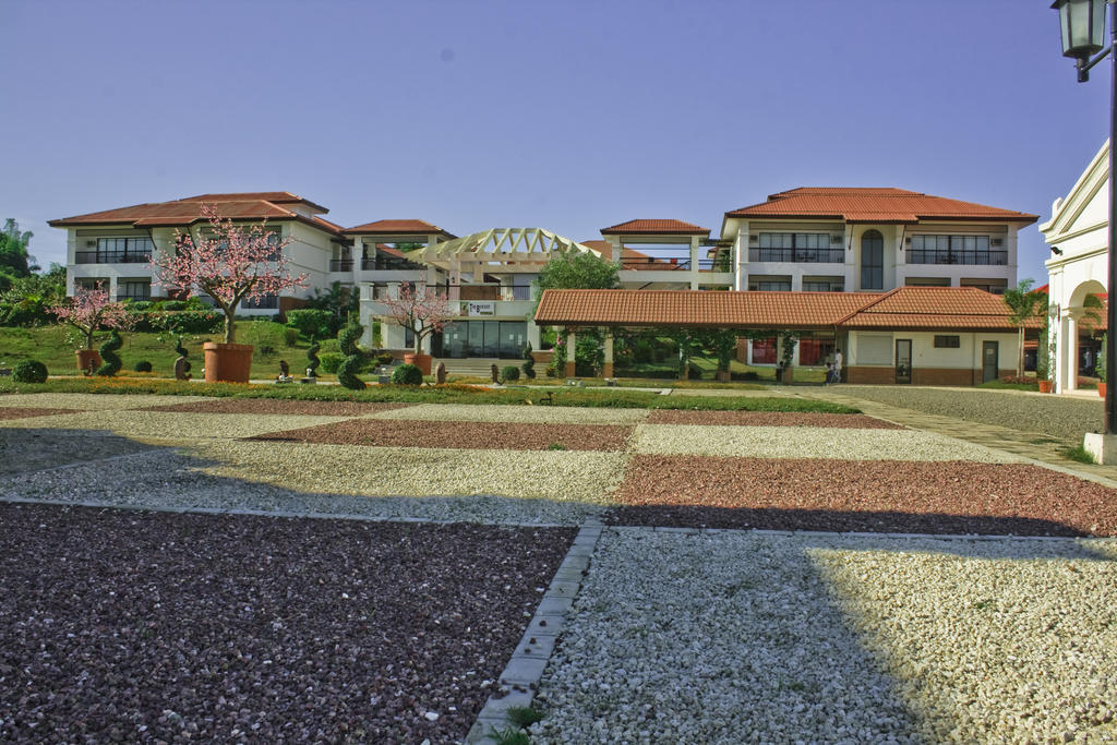 Ilocos Norte Hotel & Convention Center Laoag Exterior foto
