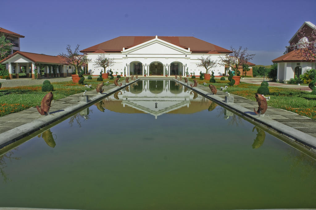 Ilocos Norte Hotel & Convention Center Laoag Exterior foto