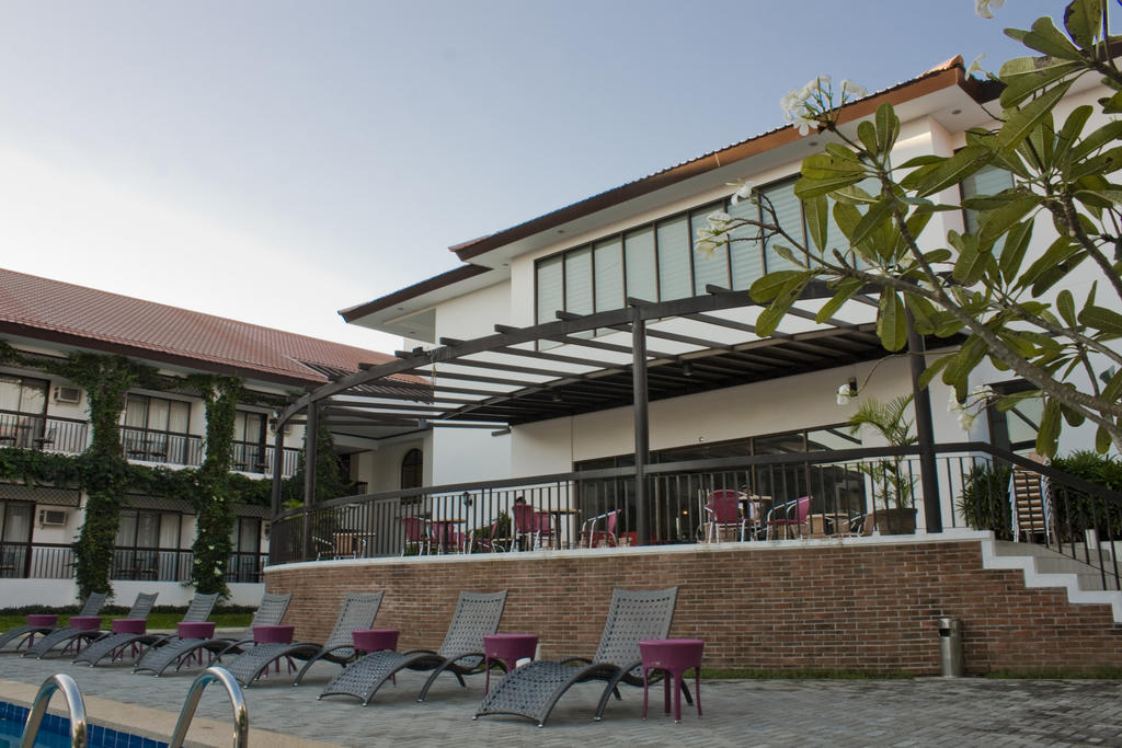 Ilocos Norte Hotel & Convention Center Laoag Exterior foto