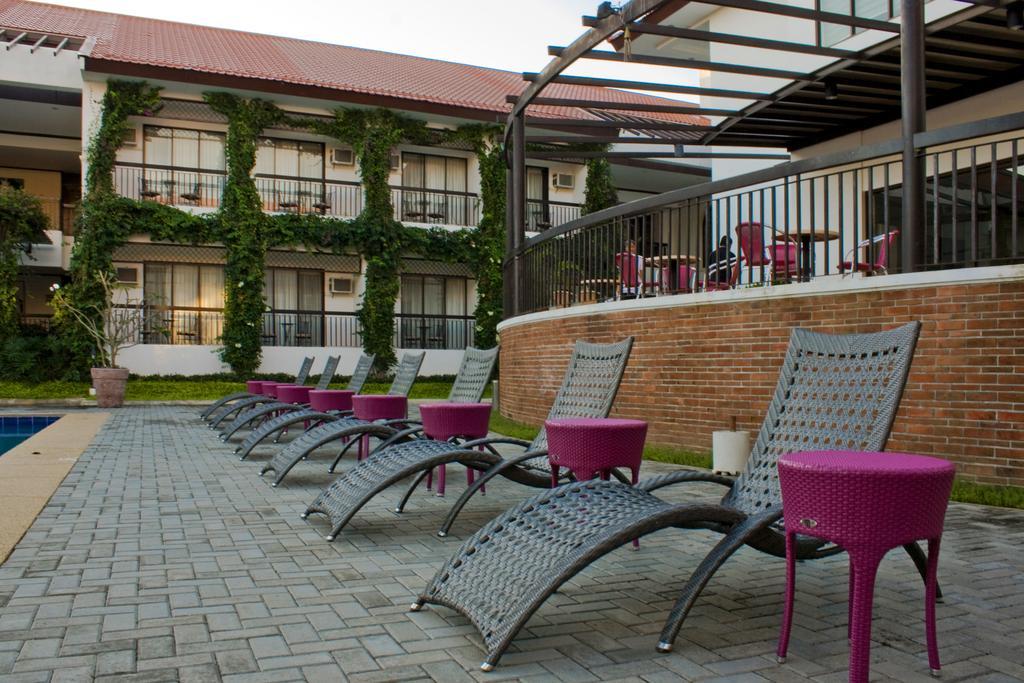 Ilocos Norte Hotel & Convention Center Laoag Exterior foto